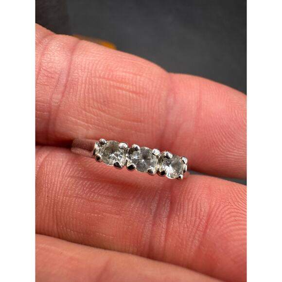 Vtg Avon Signed Sterling Silver 925 Triple Clear Round Cut Stone Ring Sz 6.75 - Picture 5 of 9